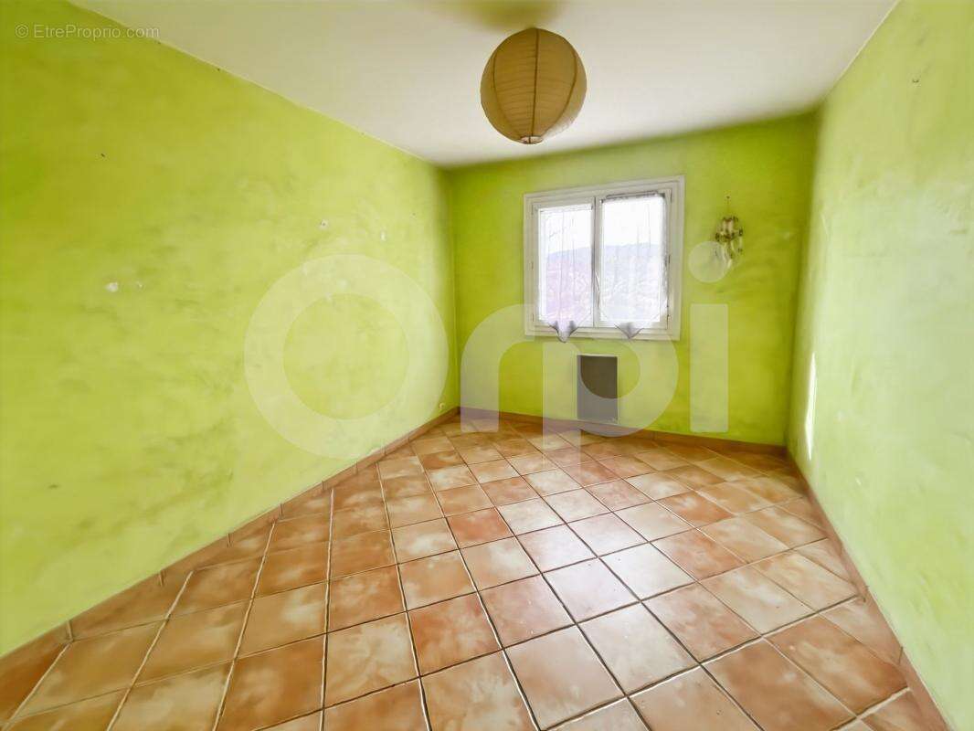Appartement à LA CRAU