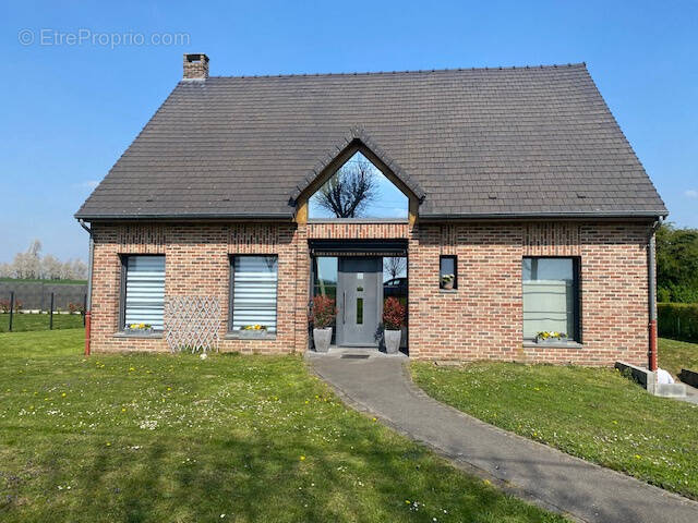 Maison à JENLAIN
