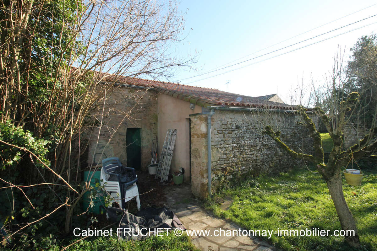 Maison à BAZOGES-EN-PAREDS