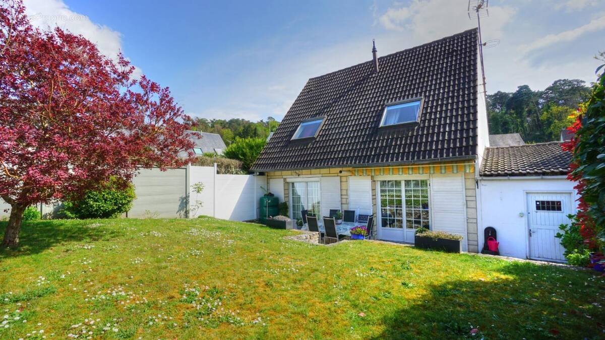 Maison à FLEURINES