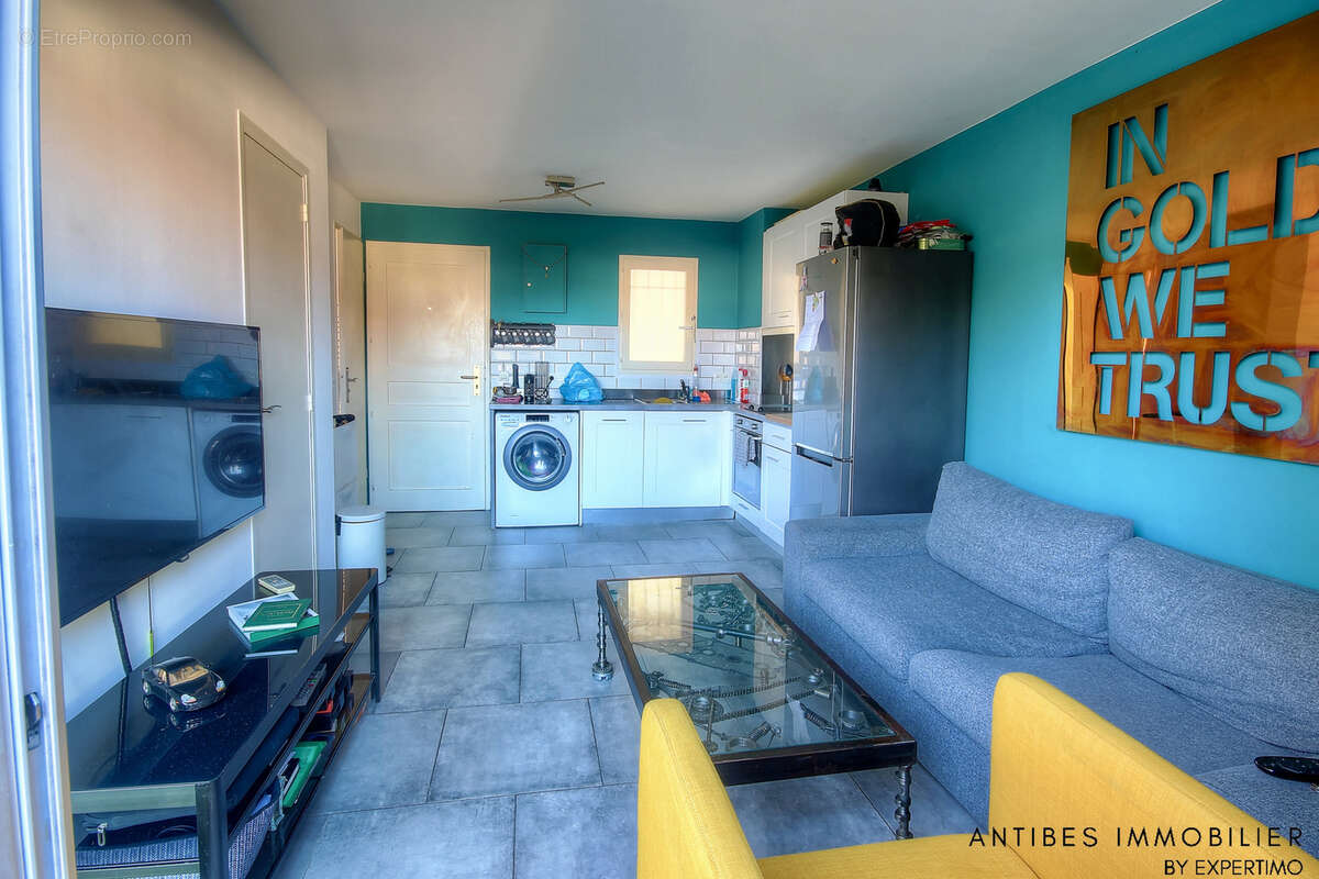 Appartement à VALLAURIS