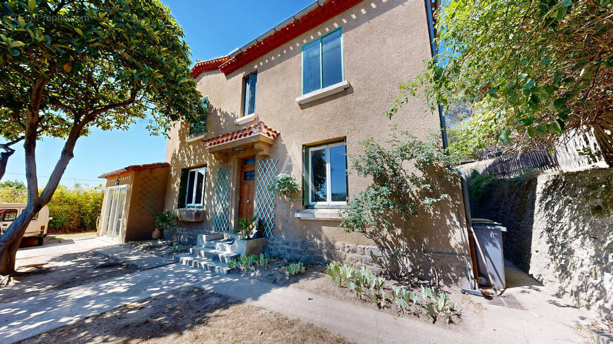 Maison à COUFFOULENS