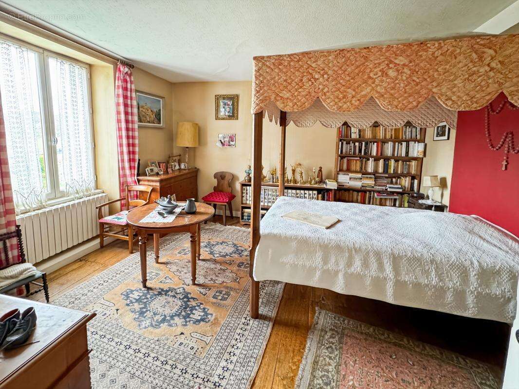 Maison à NEUVIC