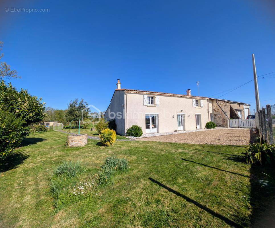 Maison à LE LOROUX-BOTTEREAU