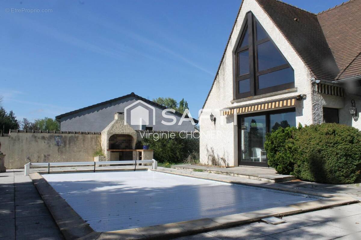 Photo 1 - Maison à SAINT-REMY-EN-ROLLAT