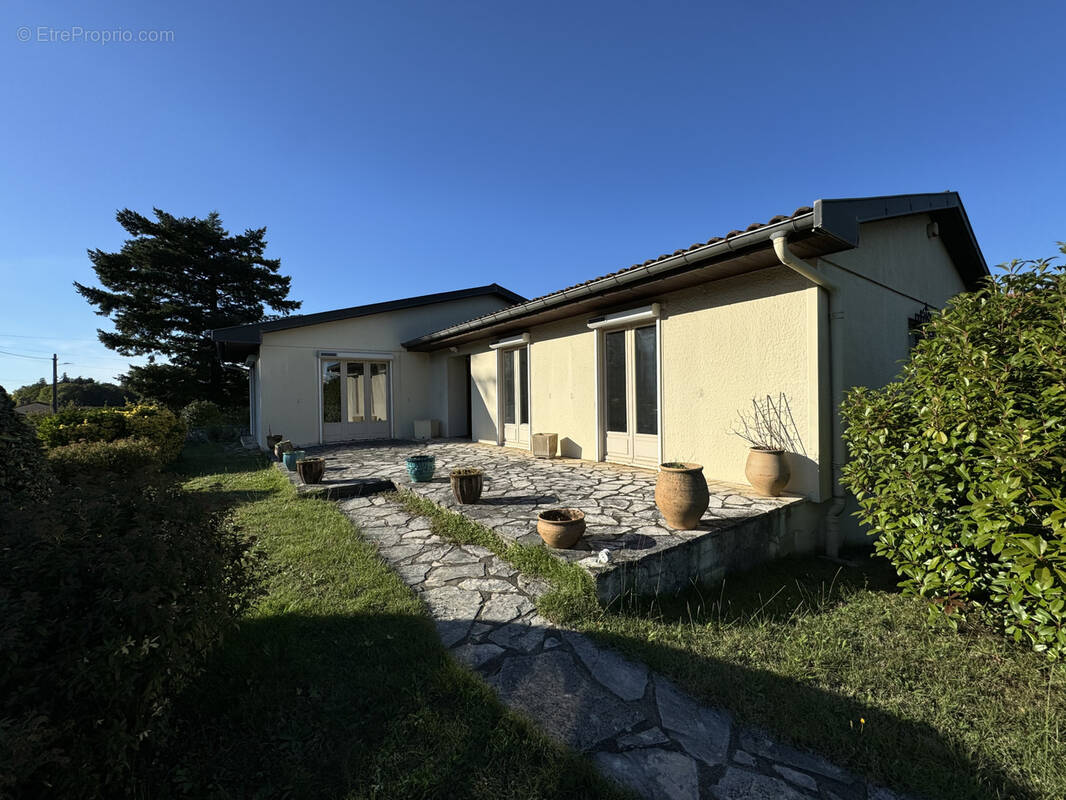 Maison à AUSSILLON