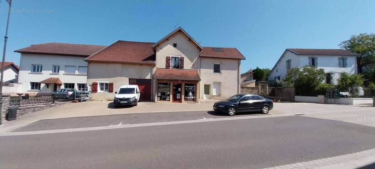 Commerce à SAULX