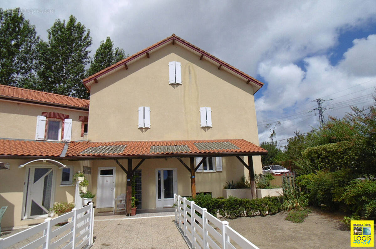 Maison à SAUGNAC-ET-CAMBRAN