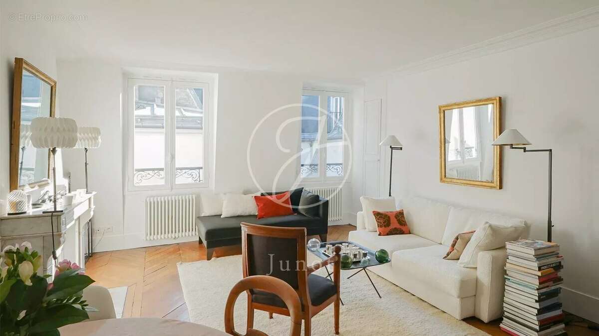 Appartement à PARIS-8E