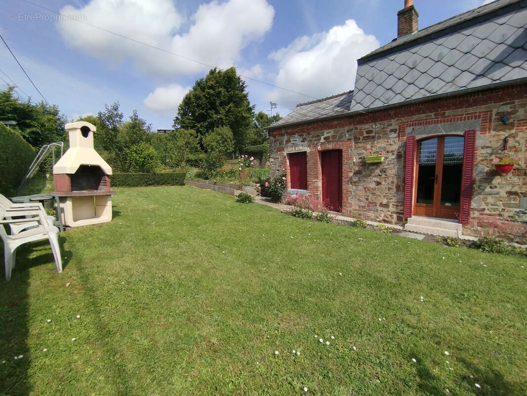 Maison à MONDREPUIS