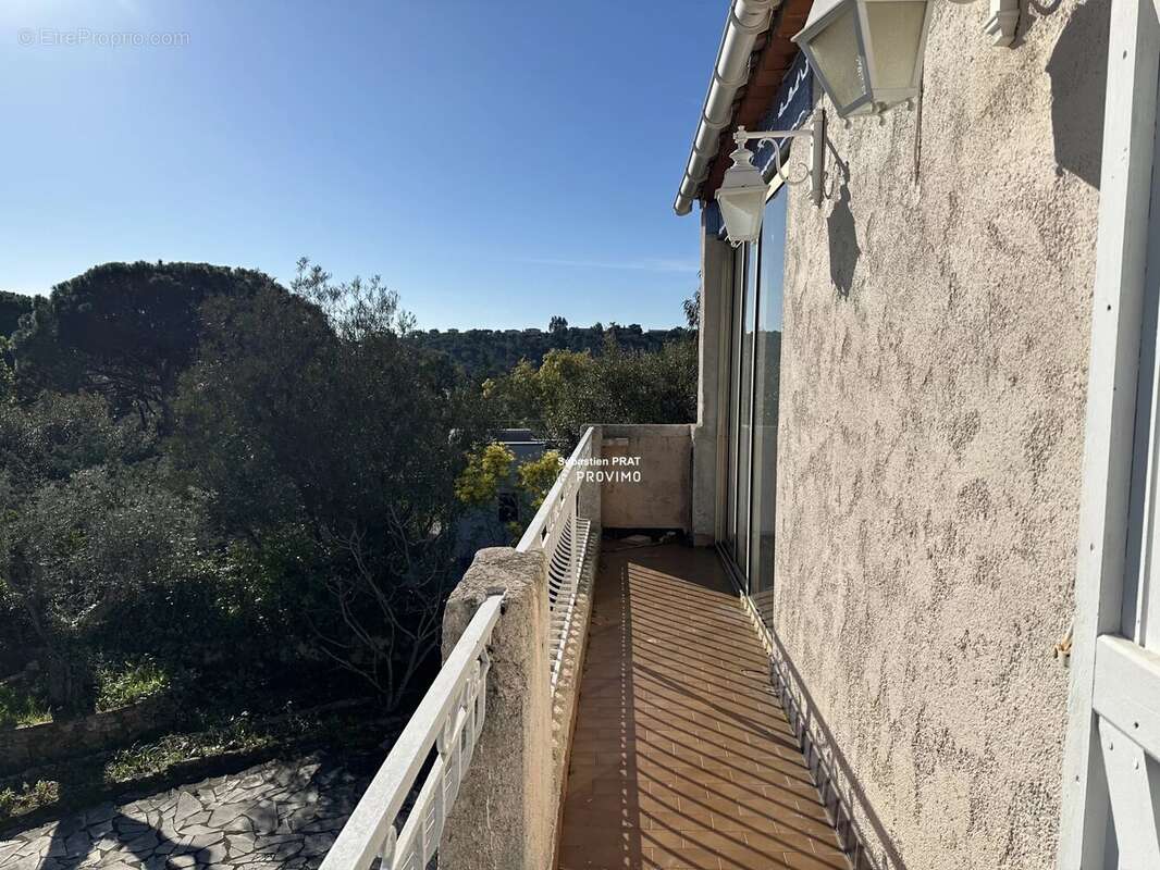 Maison à ROQUEBRUNE-SUR-ARGENS
