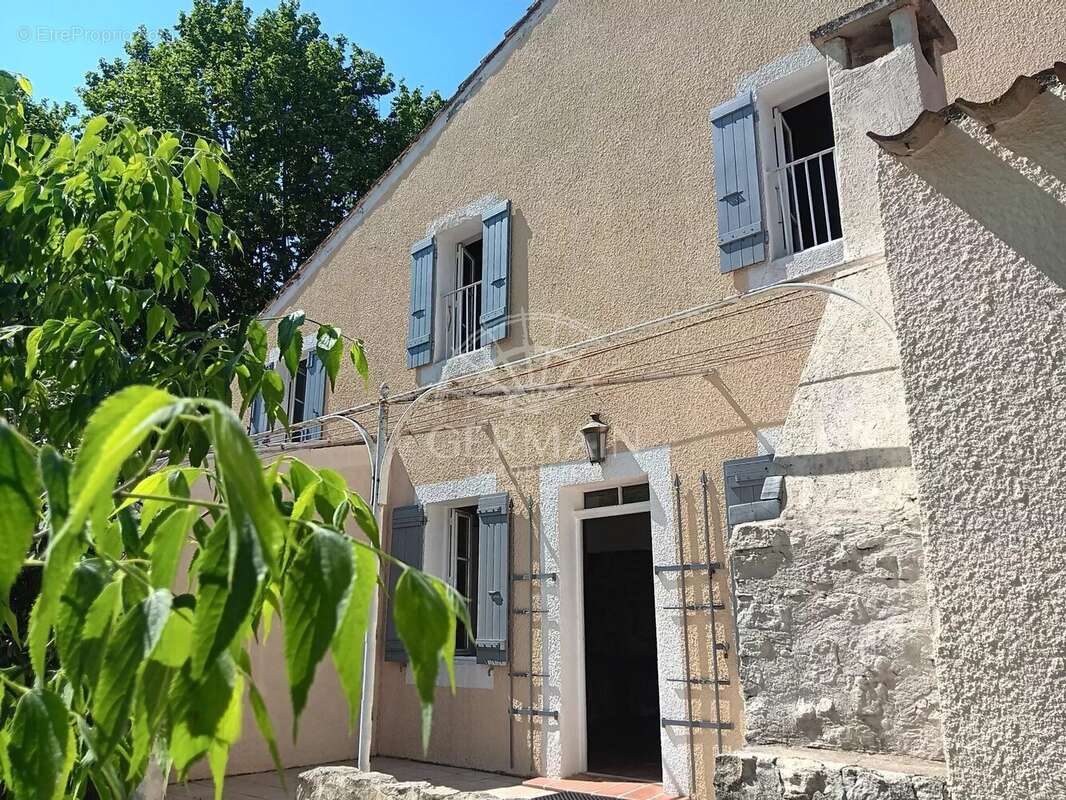 Maison à L&#039;ISLE-SUR-LA-SORGUE