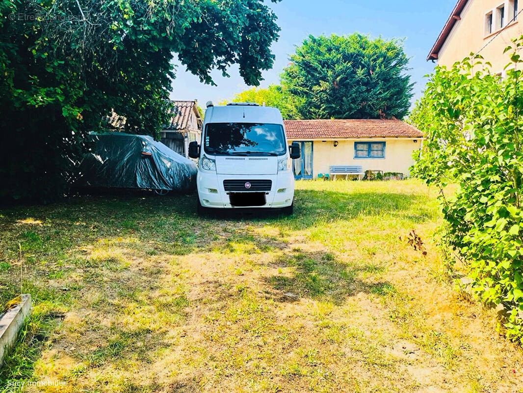 Terrain à SUCY-EN-BRIE
