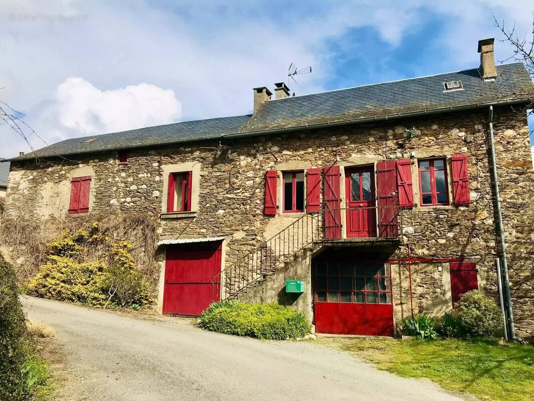 Maison à LA SALVETAT-PEYRALES