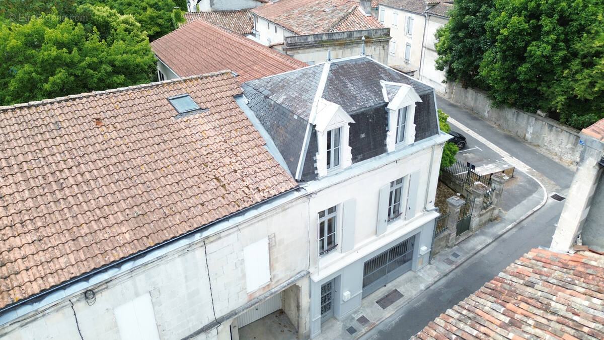 Maison à BARBEZIEUX-SAINT-HILAIRE