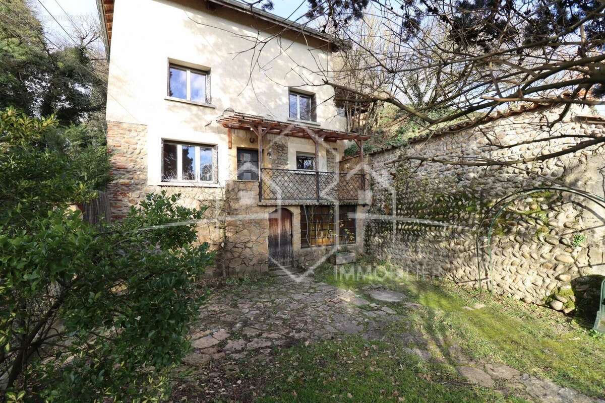 Maison à LAPEYROUSE-MORNAY
