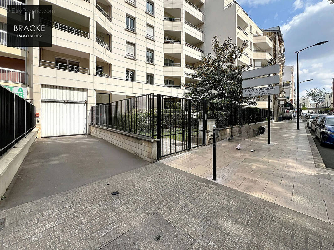 Parking à COURBEVOIE
