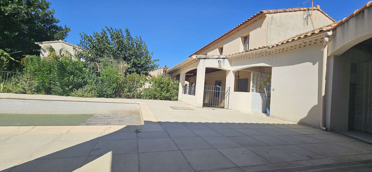 Maison à COURTHEZON