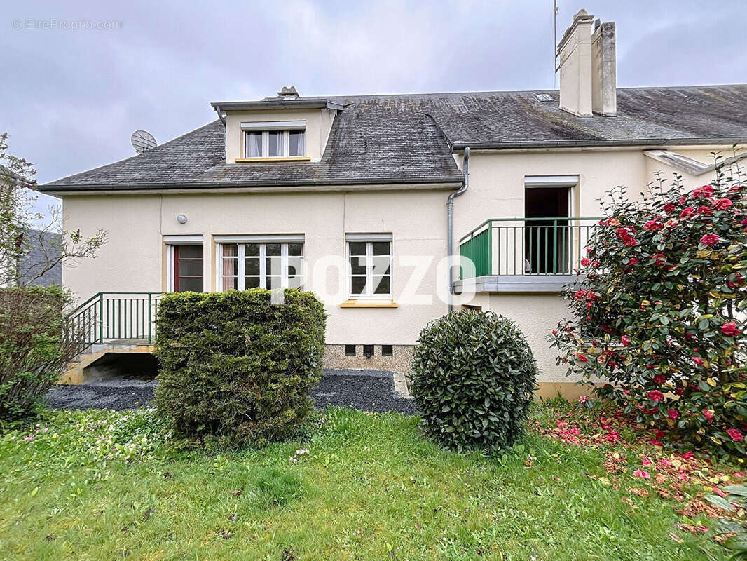 Maison à CONDE-SUR-VIRE
