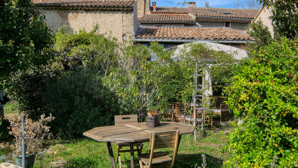 Maison à CUCURON