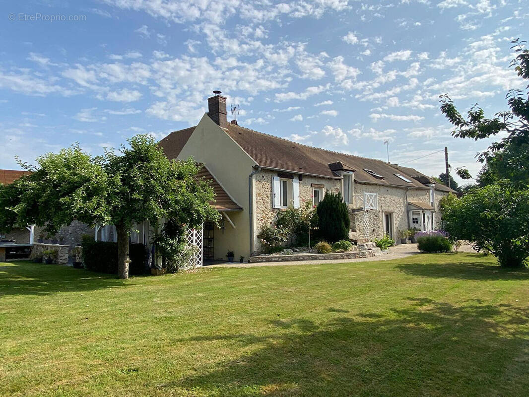 Maison à HOUDAN