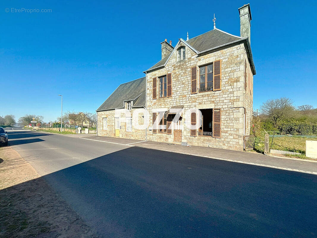 Maison à SAINT-MICHEL-DE-MONTJOIE