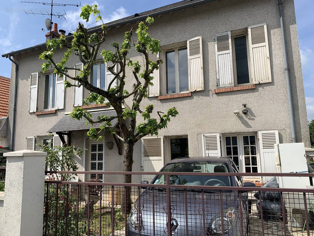 Maison à SAINT-JEAN-DE-LA-RUELLE