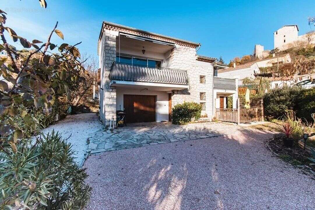 Appartement à GREOUX-LES-BAINS