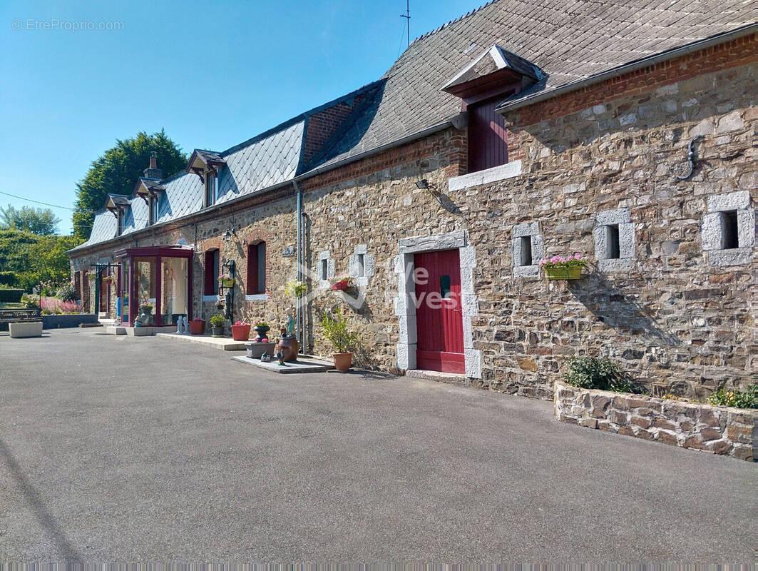 Maison à MONDREPUIS