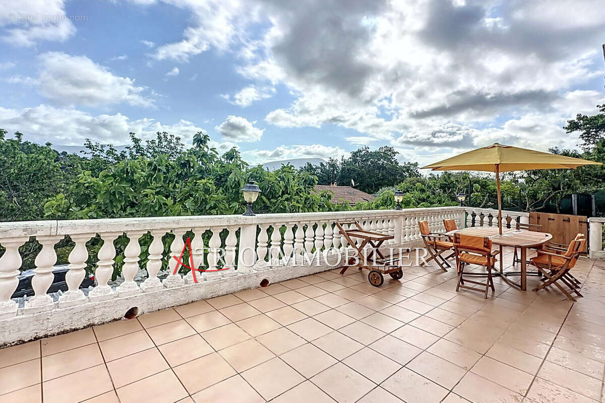 Appartement à GATTIERES