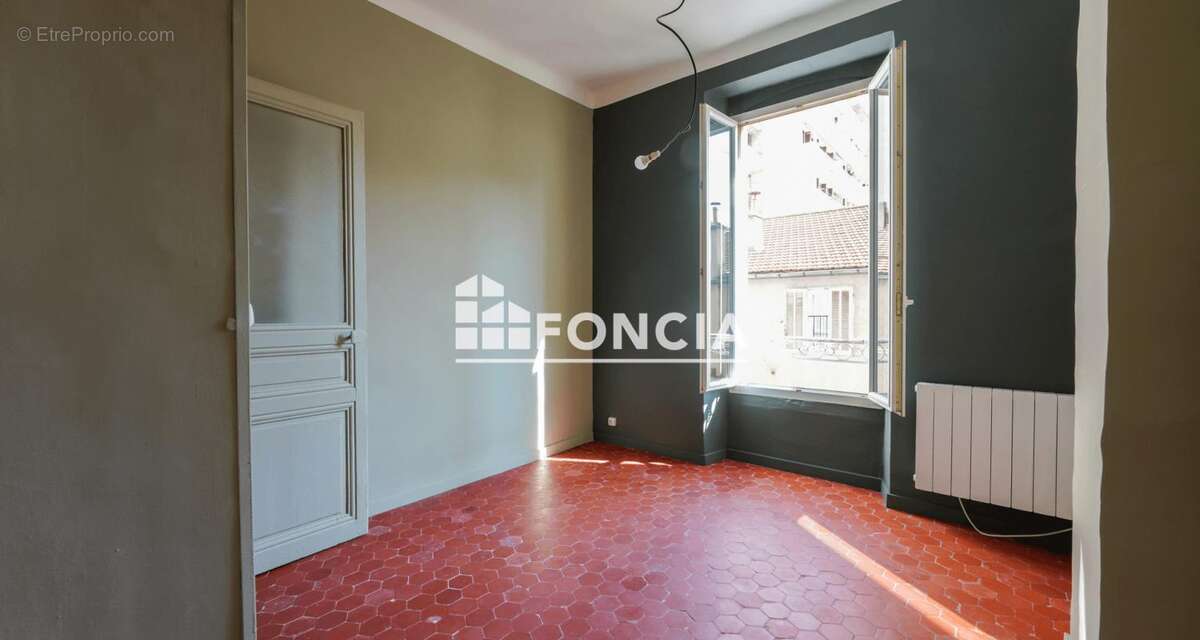 Appartement à MARSEILLE-1E