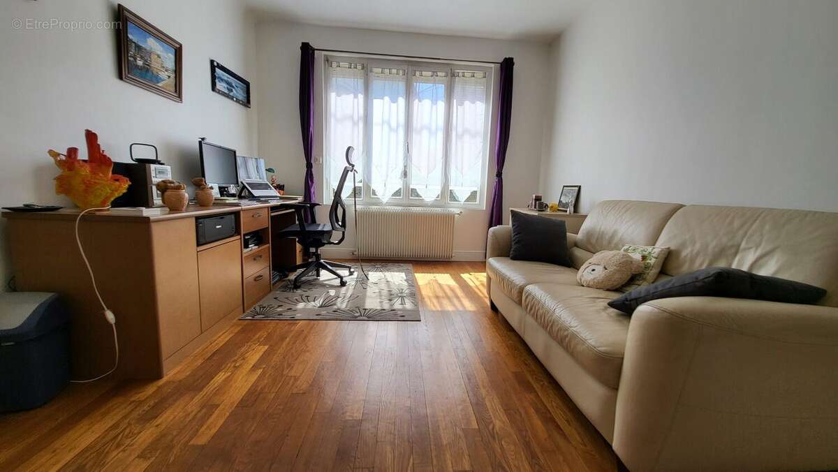 Maison à LES CLAYES-SOUS-BOIS