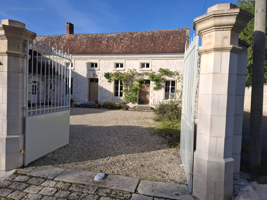 Maison à YZEURES-SUR-CREUSE