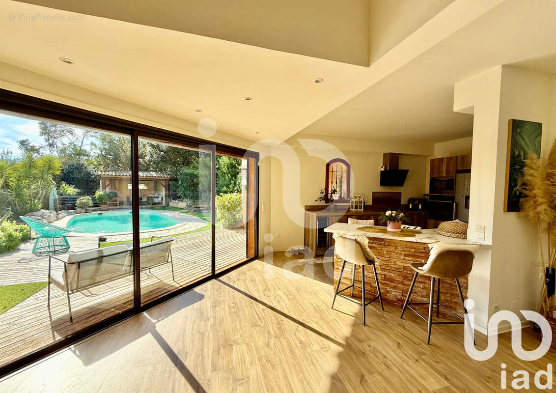 Photo 3 - Maison à ROQUEBRUNE-SUR-ARGENS