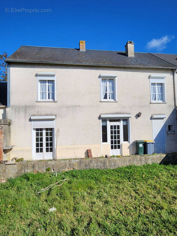 Maison à CREVECOEUR-LE-GRAND