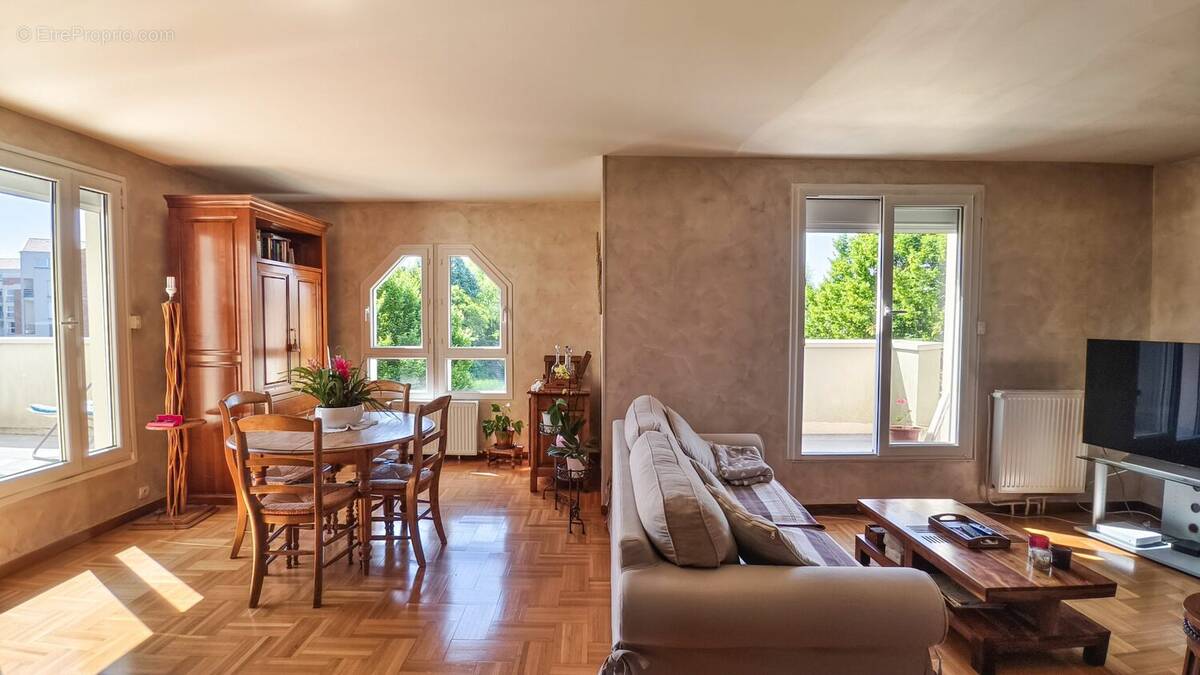 Appartement à LOGNES
