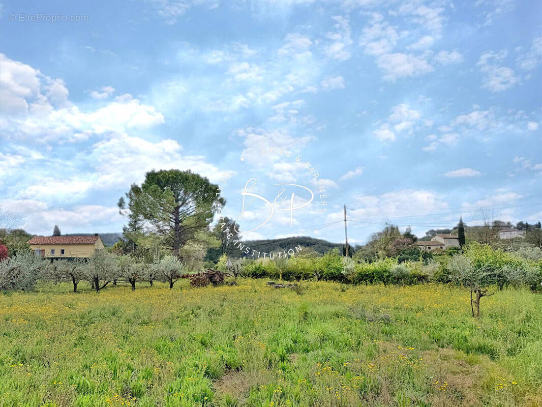 Terrain à SAINT-ANTONIN-DU-VAR