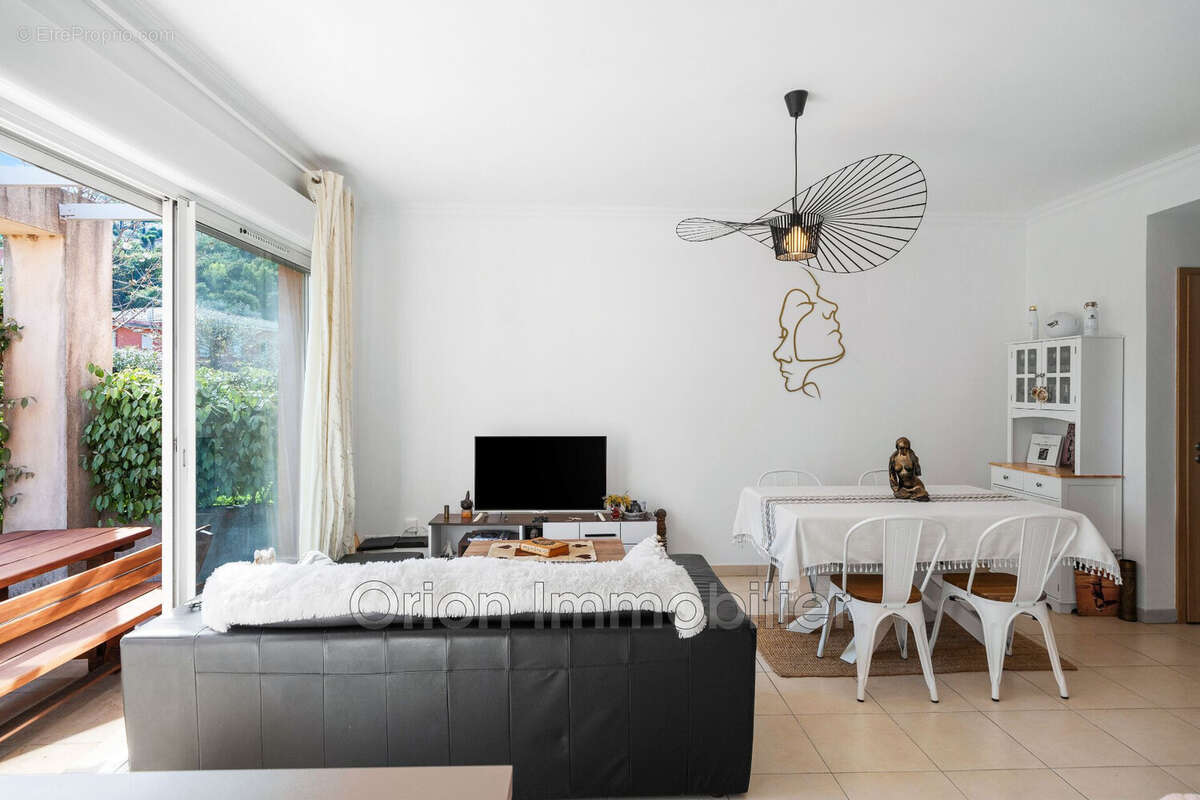 Appartement à MANDELIEU-LA-NAPOULE