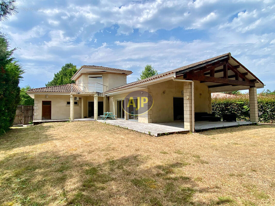 Maison à HOURTIN
