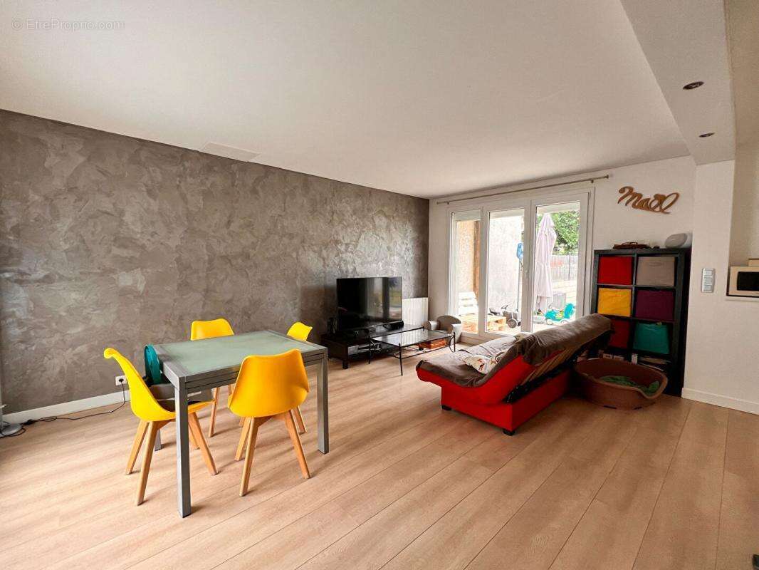Maison à FLEURY-MEROGIS