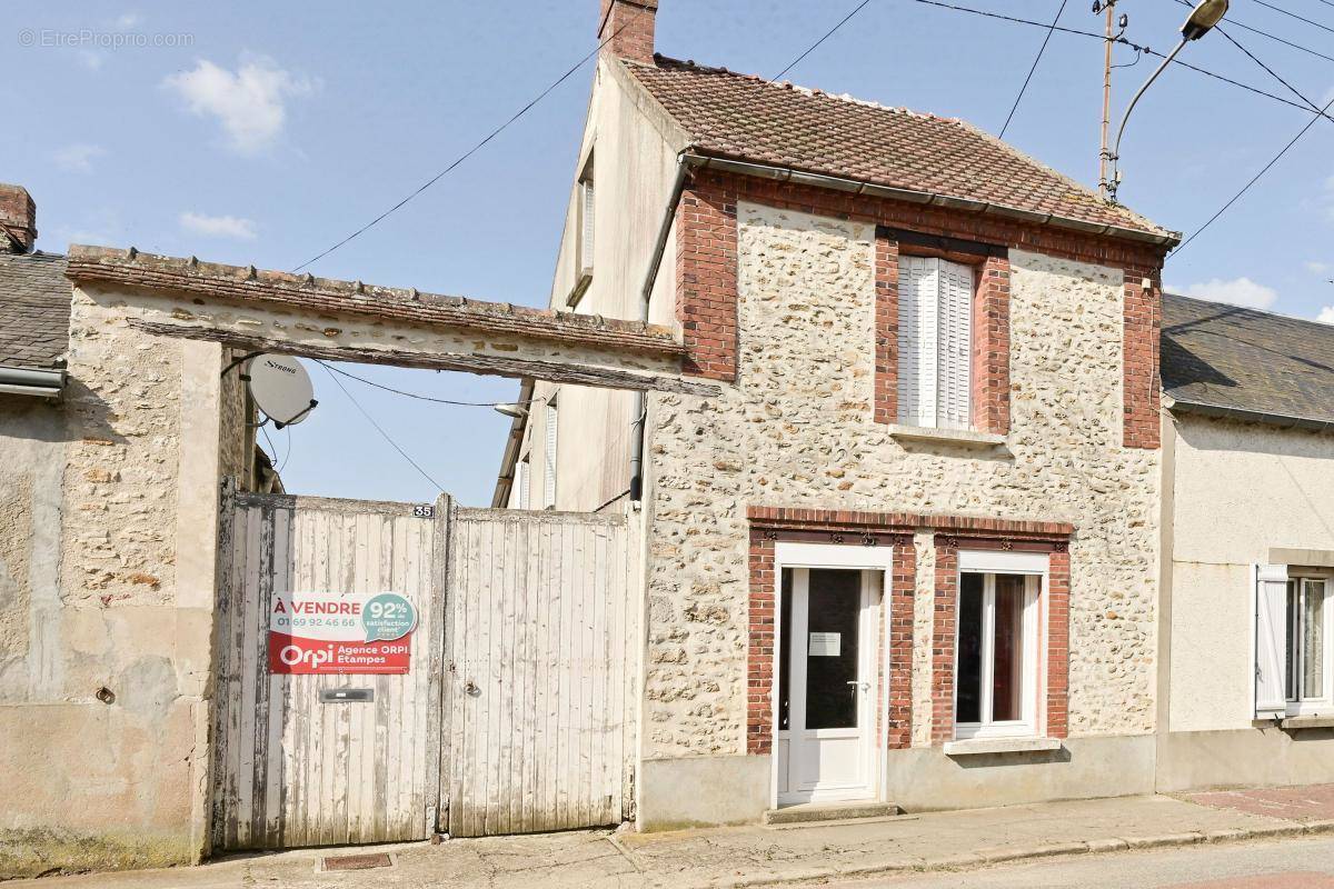 Maison à ETAMPES