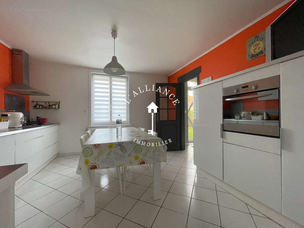Maison à CROISILLES