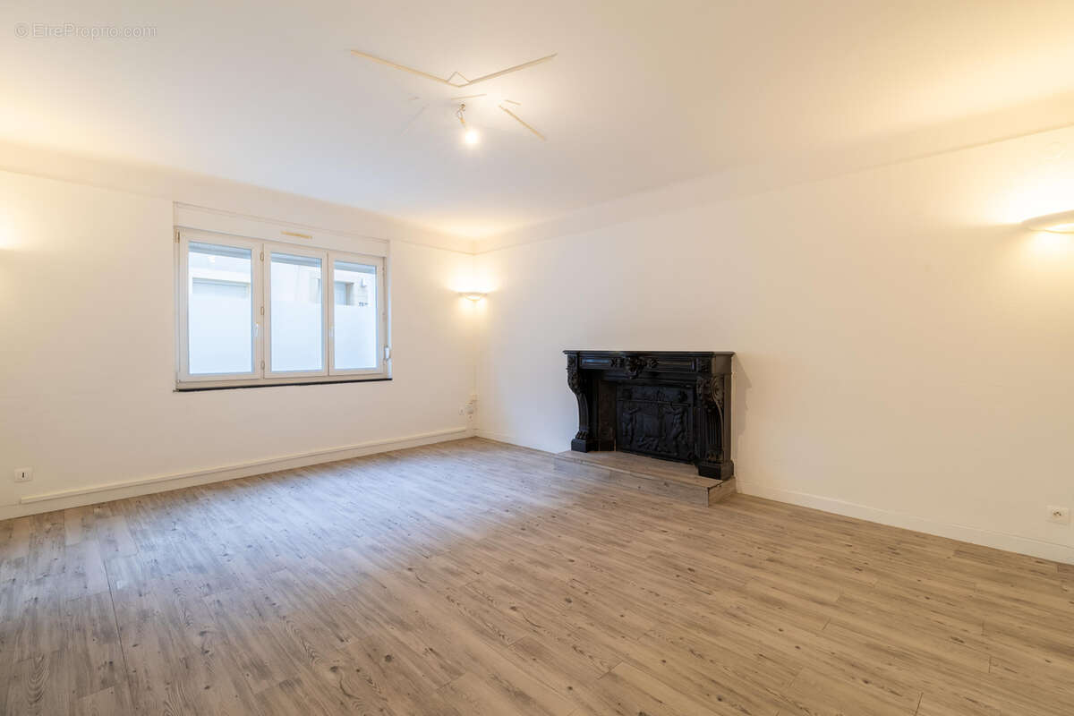 Appartement à CHATEL-SAINT-GERMAIN