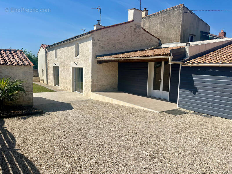 Maison à SAINTE-GEMME-LA-PLAINE