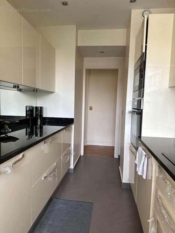 Appartement à PARIS-8E