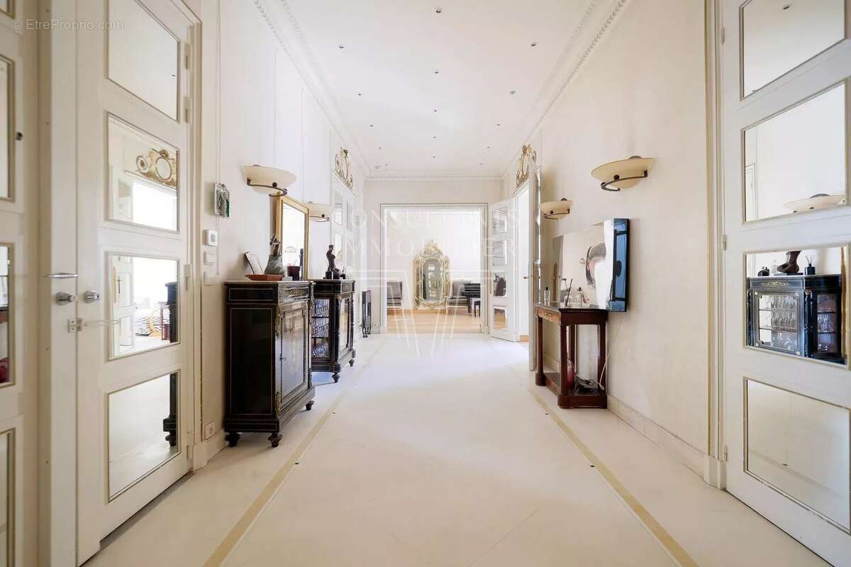 Appartement à PARIS-16E