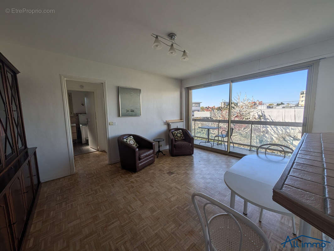Appartement à SAINT-MAUR-DES-FOSSES