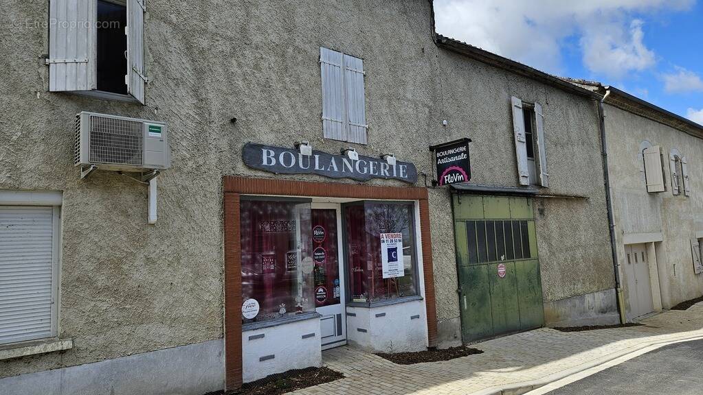 Commerce à VALENCE-SUR-BAISE