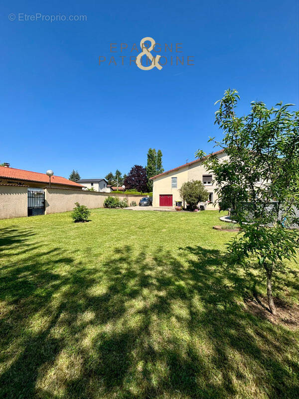 Ext accroche - Maison à SAINT-MAURICE-DE-GOURDANS