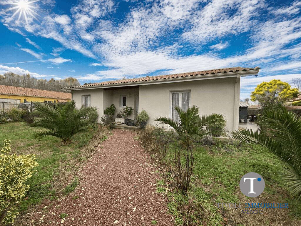 Maison à VENDAYS-MONTALIVET